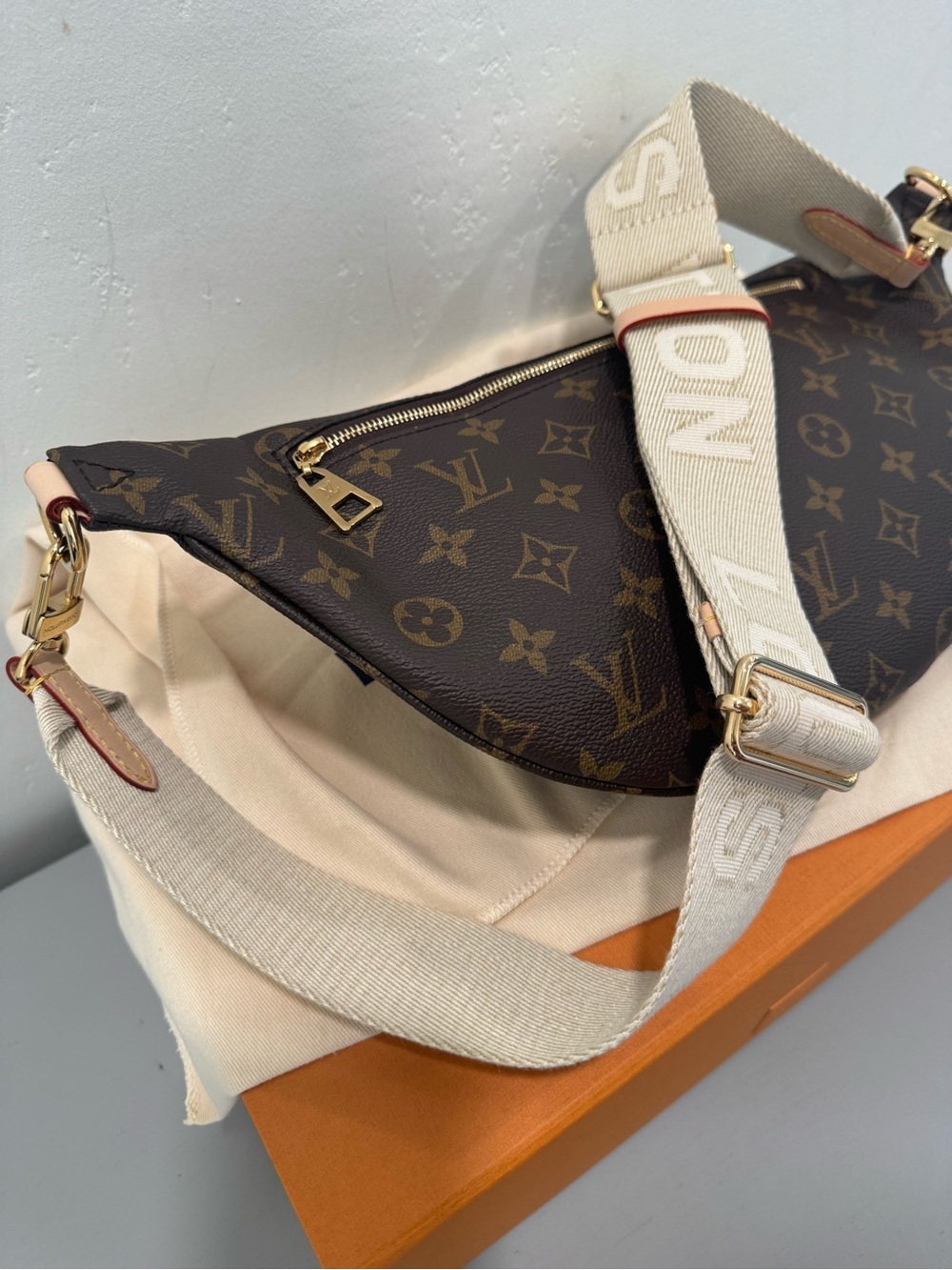Louis Vuitton high rise bumbag Monogram Canvas Crossbody - Picture 6 of 7